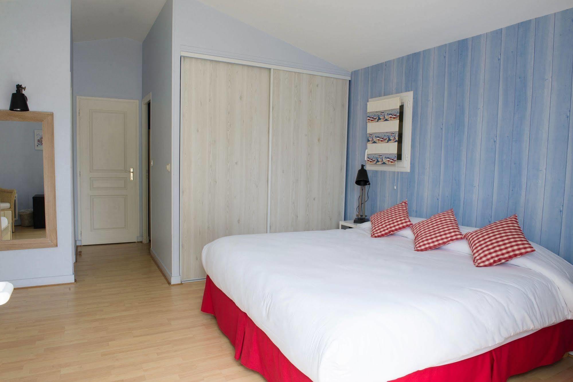 Hotel Jerodel Le Bois-Plage-en-Re Bagian luar foto
