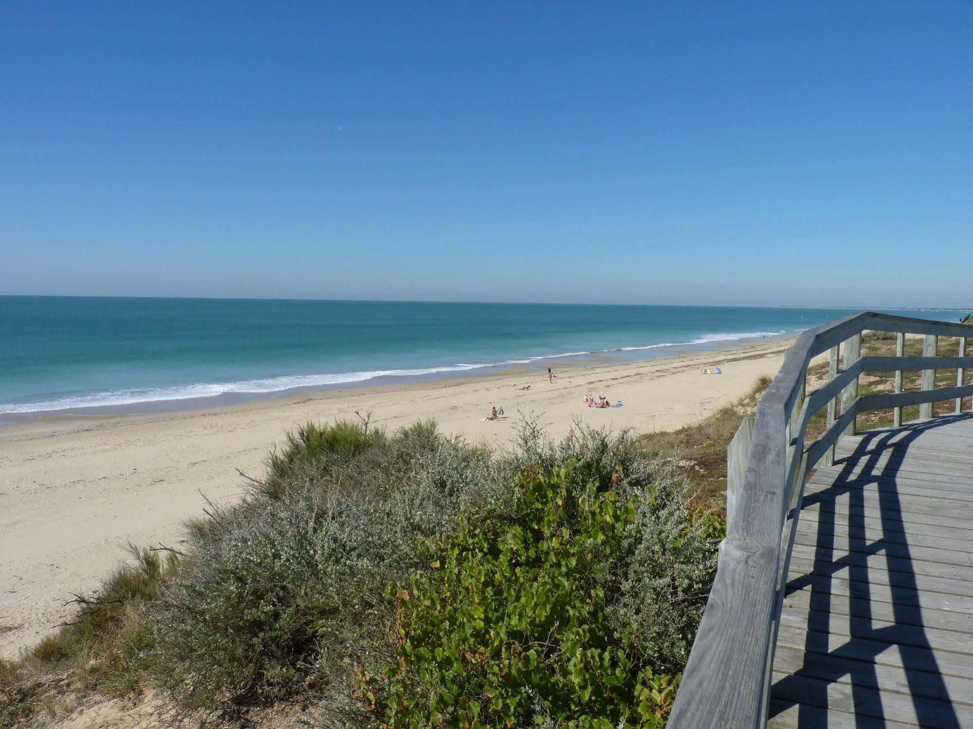 Hotel Jerodel Le Bois-Plage-en-Re Bagian luar foto